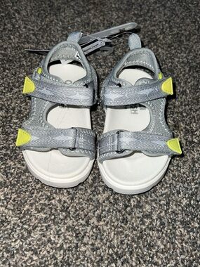 OshKosh B'gosh Gray Sandals Toddler size 4